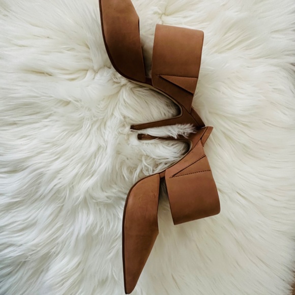 Pointed Pump - Picture 3 of 3